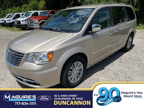 Used 2015 Chrysler Town & Country Touring-L w/ Driver Convenience Group FWD image 1