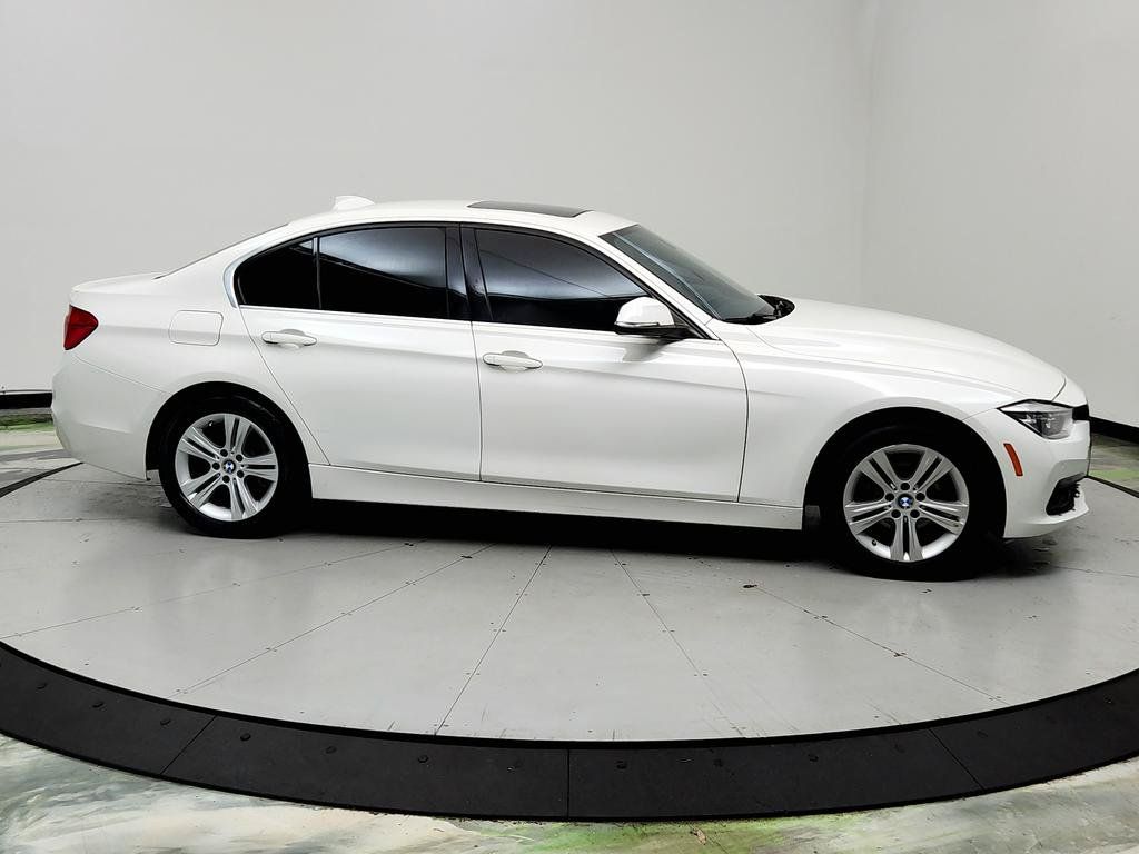 Used 2017 BMW 330i xDrive Sedan AWD/4WD image 4