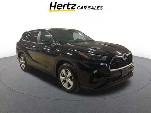 Used 2025 Toyota Highlander LE image 1