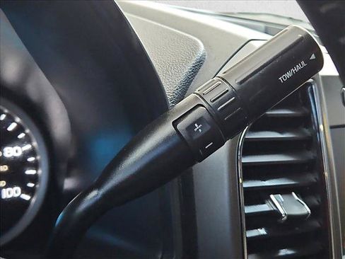Used 2019 Ford F250 XLT w/ XLT Premium Package AWD/4WD image 12