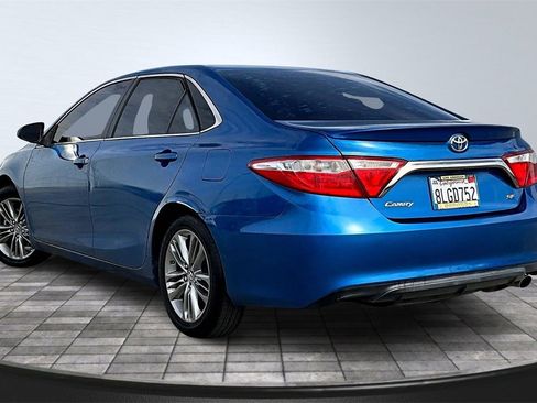 Used 2017 Toyota Camry SE image 2