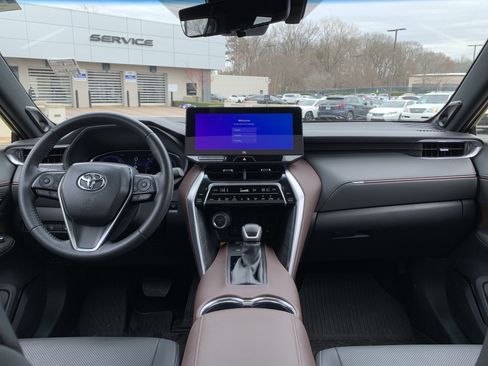 Used 2024 Toyota Venza Limited image 30