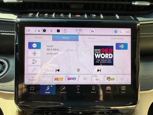 Used 2022 Jeep Grand Cherokee L Limited image 24