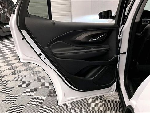 Used 2023 GMC Terrain SLT w/ Tech Package image 19