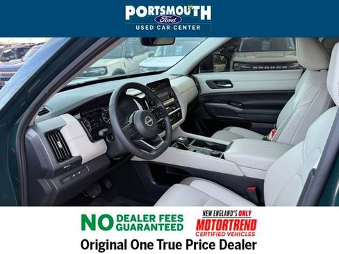 Used 2025 Nissan Pathfinder SL image 4