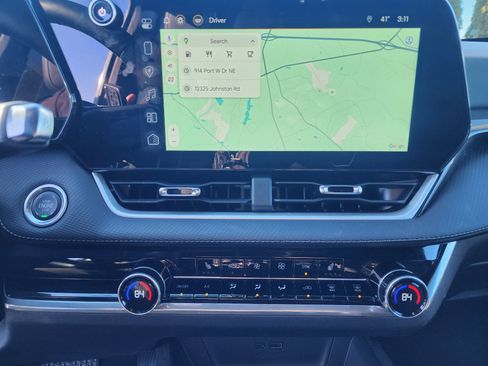 Used 2025 Chevrolet Equinox LT w/ Convenience Package II image 32