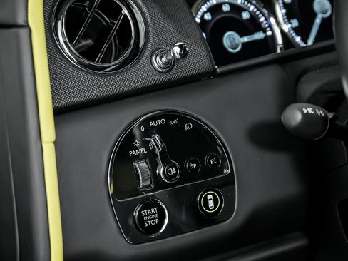 Used 2022 Rolls-Royce Cullinan w/ Dark Exterior Package image 27