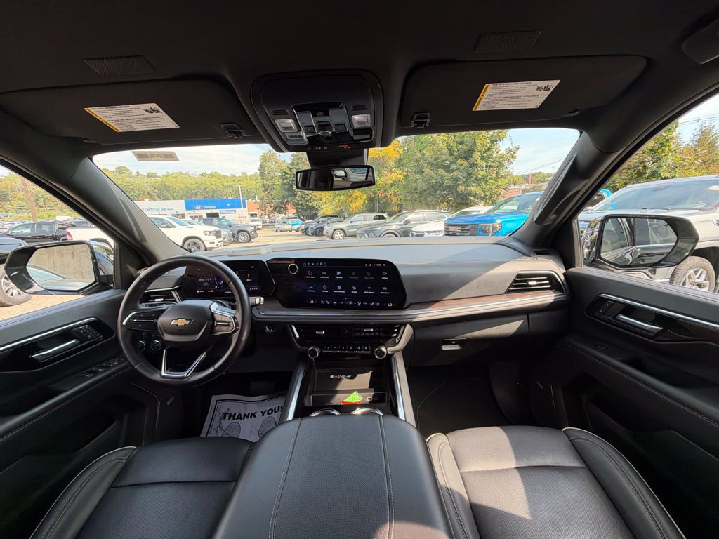 Used 2026 Chevrolet Suburban Premier AWD/4WD image 23