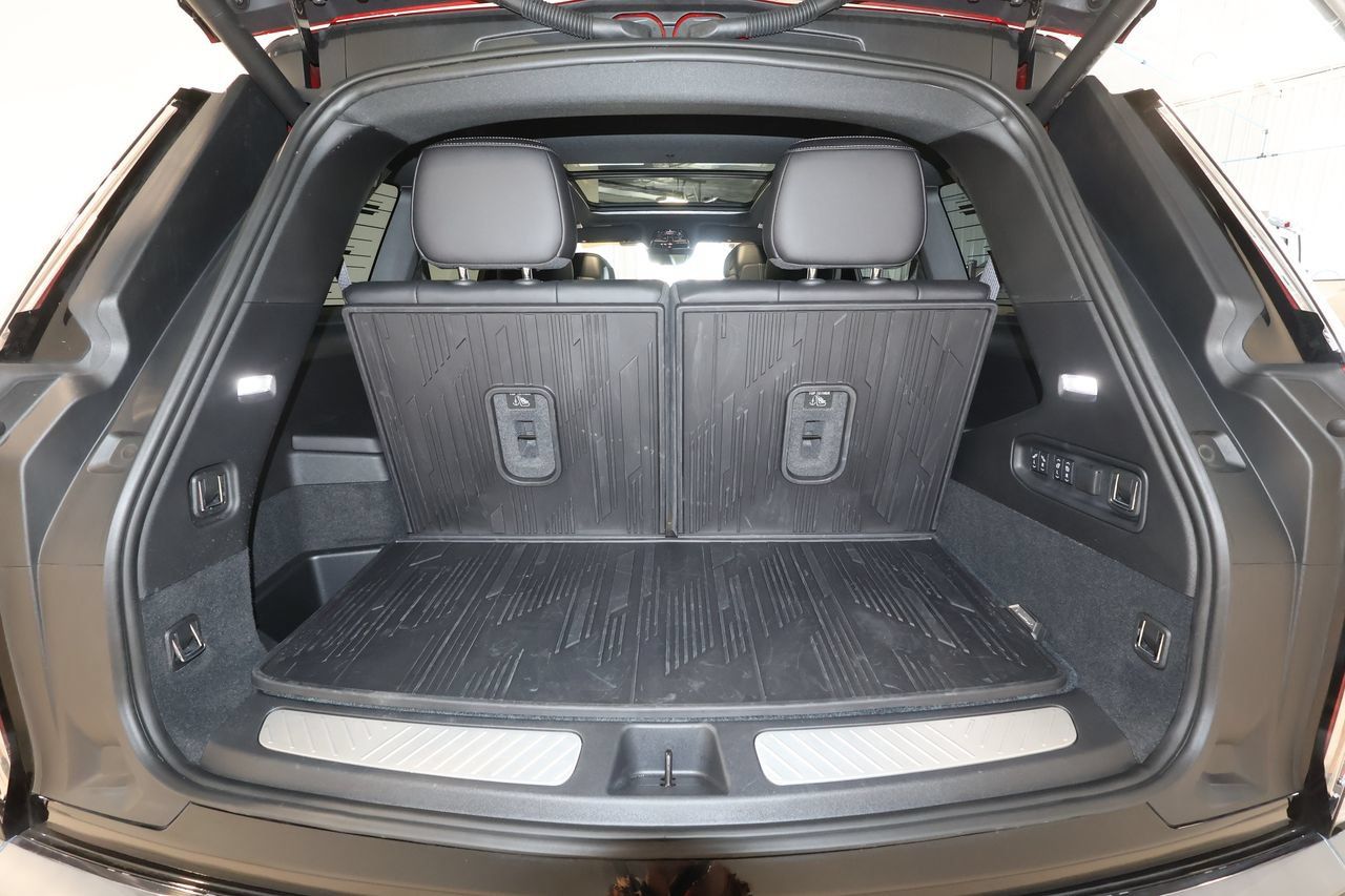 Certified 2026 Cadillac Vistiq Sport w/ LPO, Floor Liner Package AWD/4WD image 24