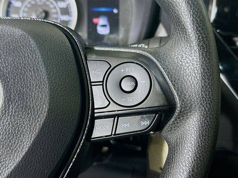 Used 2021 Toyota Corolla LE FWD image 17