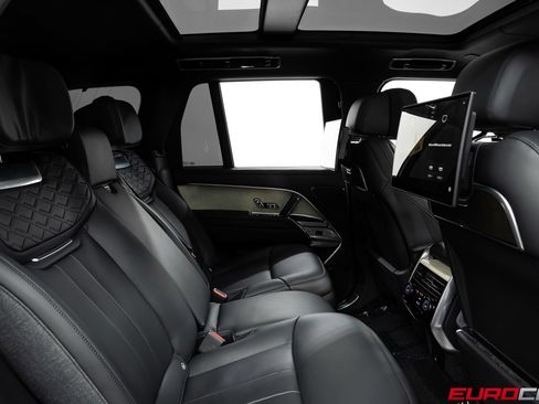 Used 2025 Land Rover Range Rover SV AWD/4WD image 35