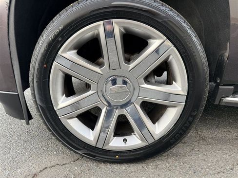Used 2017 Cadillac Escalade Luxury AWD/4WD image 9