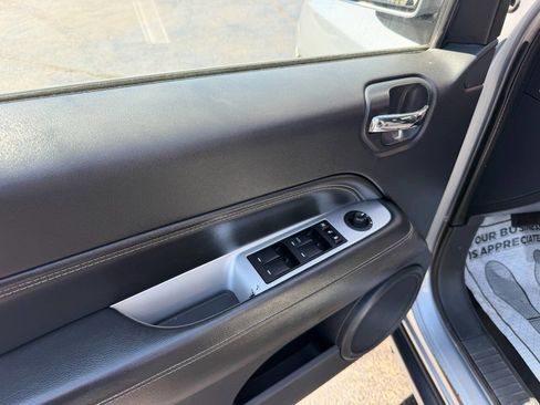 Used 2015 Jeep Compass High Altitude AWD/4WD image 9