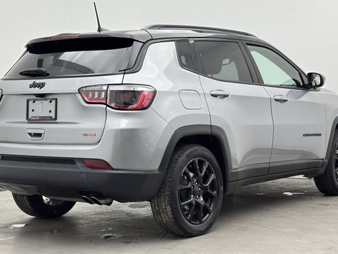 Used 2022 Jeep Compass Latitude FWD image 7