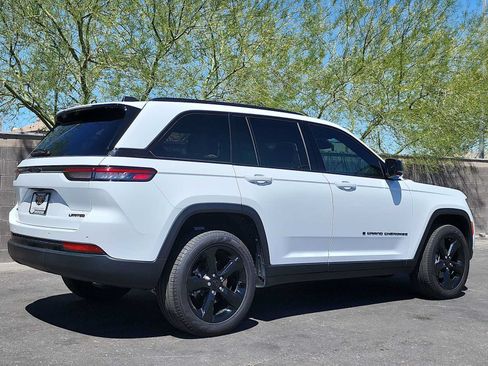 Used 2025 Jeep Grand Cherokee Limited w/ Luxury Tech Group II AWD/4WD image 8