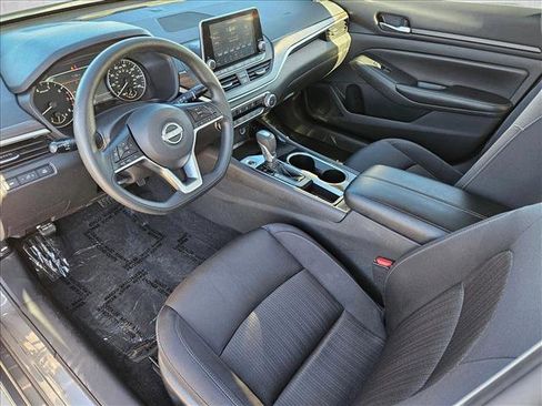 Used 2024 Nissan Altima 2.5 SV image 10