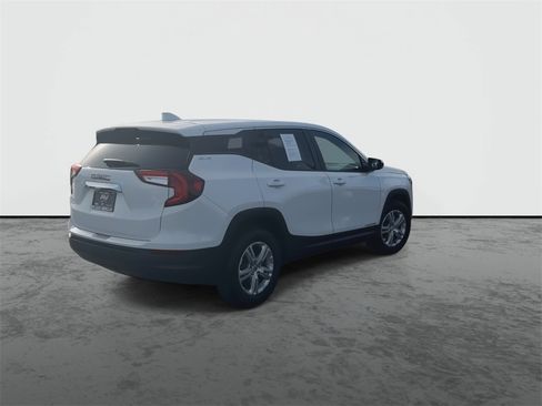 Used 2024 GMC Terrain SLE image 8