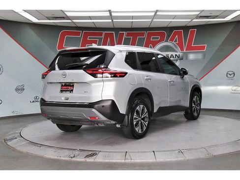 Used 2023 Nissan Rogue SV w/ SV Premium B Package image 5