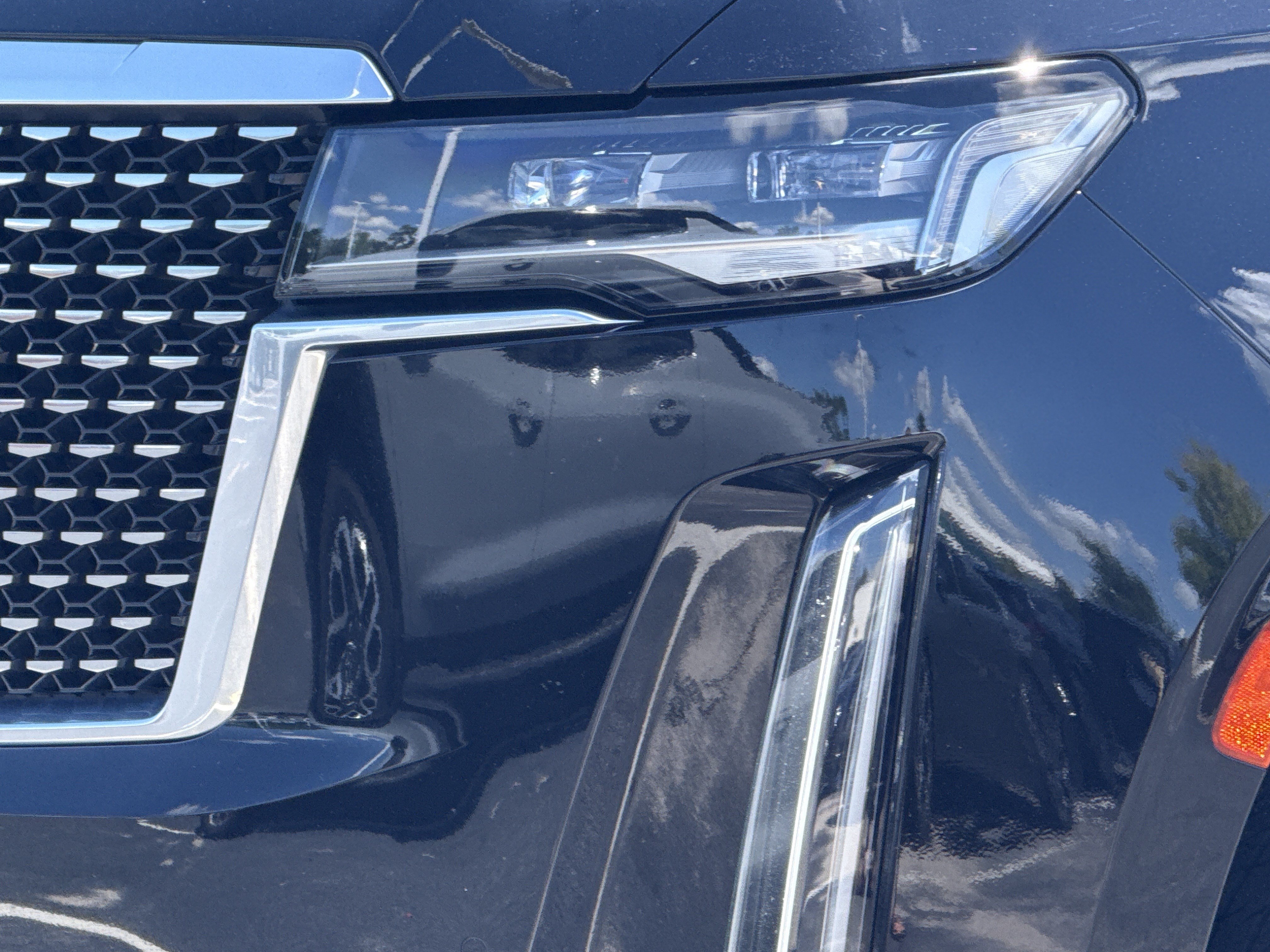 Used 2023 Cadillac Escalade Premium Luxury AWD/4WD image 6