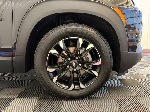 Used 2023 Chevrolet TrailBlazer LT FWD image 24