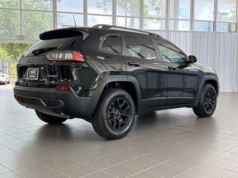 Used 2020 Jeep Cherokee Trailhawk w/ Cold Weather Group AWD/4WD image 9