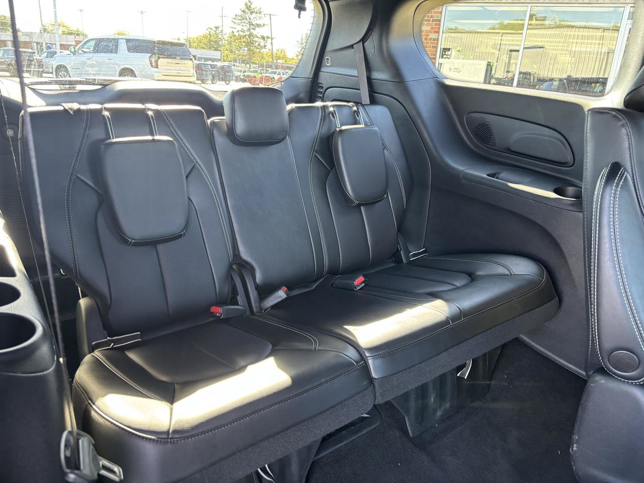 Used 2023 Chrysler Pacifica Touring-L w/ Uconnect Theater Family Group FWD image 14