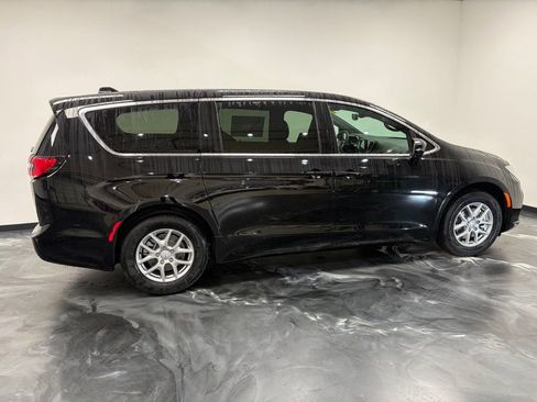 New 2026 Chrysler Pacifica Select image 21
