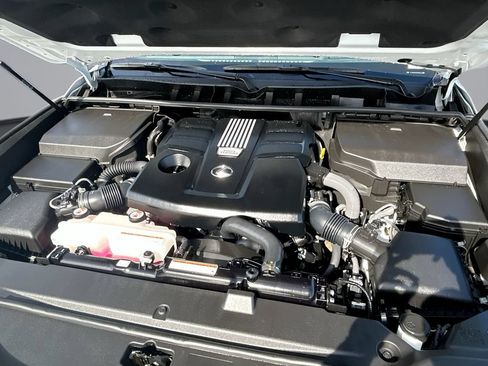 Used 2025 Lexus LX 600 4WD w/ Accessory Package (2T) image 18