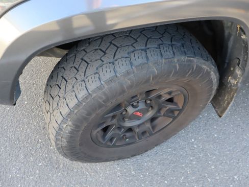 Used 2018 Toyota Tacoma TRD Sport image 42