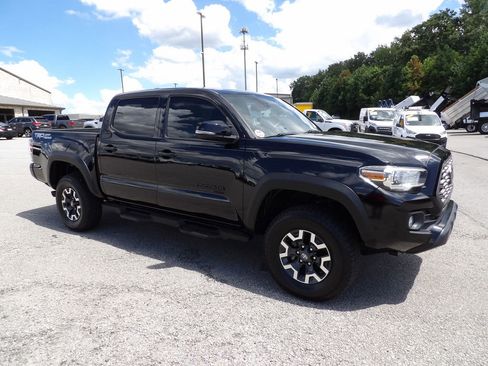 Used 2022 Toyota Tacoma TRD Off-Road w/ Technology Package RWD image 10