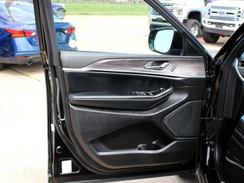 Used 2024 Jeep Grand Cherokee L Limited w/ Luxury Tech Group II AWD/4WD image 12