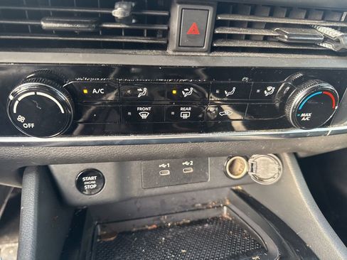 Used 2024 Nissan Rogue S image 18