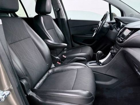Used 2022 Chevrolet Trax LT w/ Driver Confidence Package AWD/4WD image 17