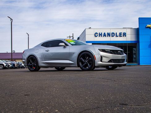 Used 2019 Chevrolet Camaro LT w/ Technology Package image 9