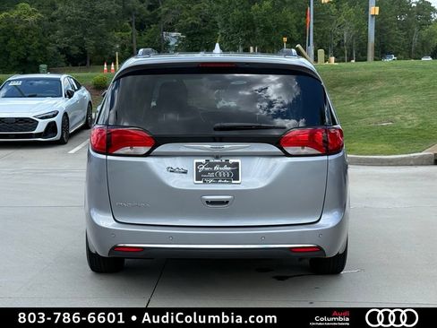 Used 2020 Chrysler Pacifica Touring-L Plus w/ Advanced Safetytec Group FWD image 11