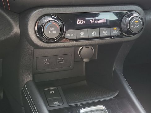 Used 2022 Nissan Kicks SR w/ Interior Electronics Package FWD image 33