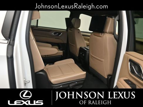 Used 2024 Chevrolet Suburban Premier AWD/4WD image 11