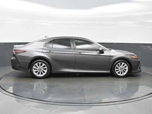 Used 2022 Toyota Camry LE FWD image 7