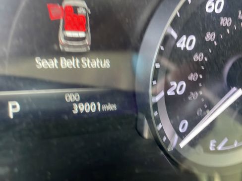 Used 2023 Toyota Highlander XLE AWD/4WD image 3