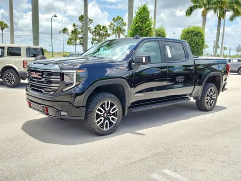 Used 2024 GMC Sierra 1500 AT4 w/ Technology Package AWD/4WD image 4