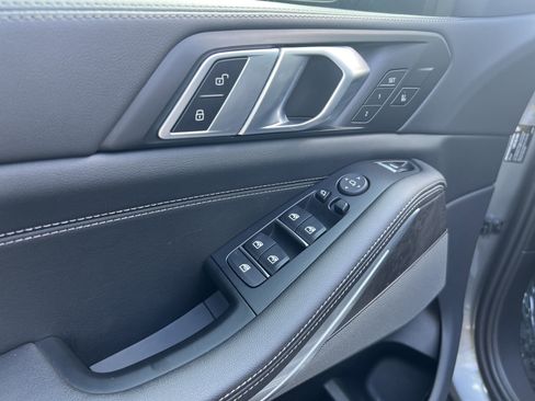 Used 2024 BMW X5 xDrive40i w/ Premium Package image 25