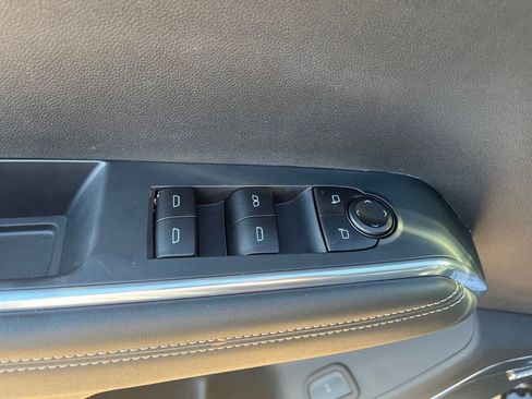 Used 2025 GMC Acadia Elevation image 14