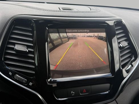 Used 2019 Jeep Cherokee Limited AWD/4WD image 36