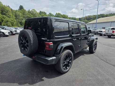 Used 2024 Jeep Wrangler Unlimited Sahara AWD/4WD image 7