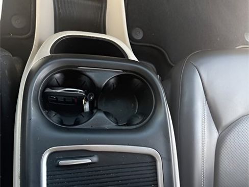 Used 2024 Chrysler Pacifica Touring-L w/ Uconnect Theater Family Group image 18