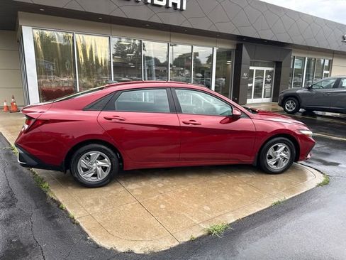 Used 2024 Hyundai Elantra SE FWD image 18