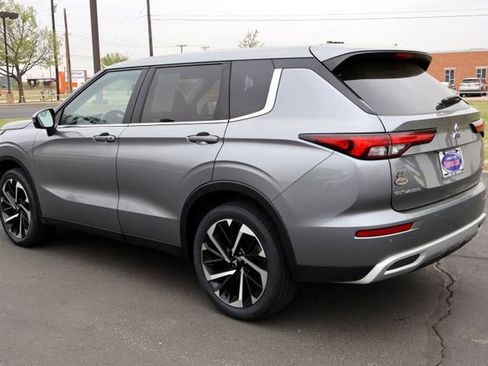 Used 2024 Mitsubishi Outlander SE image 17