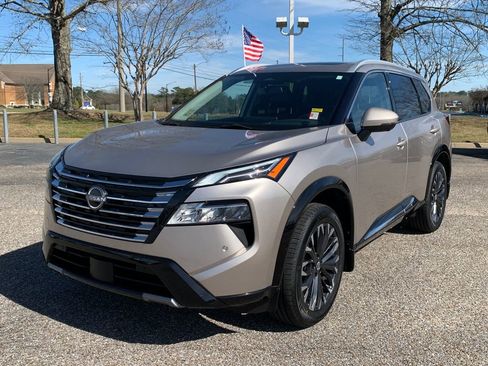 Used 2024 Nissan Rogue Platinum w/ Platinum Premium Package image 4