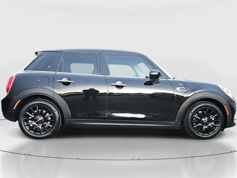 Used 2021 MINI Cooper 4-Door Hardtop image 4