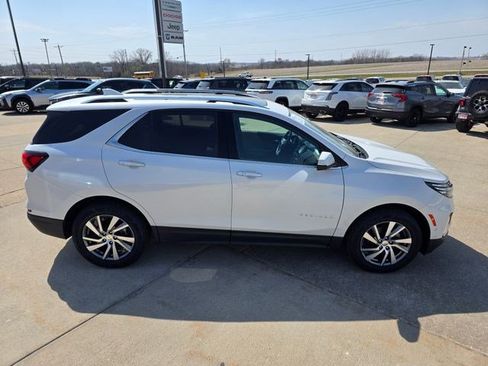 Used 2022 Chevrolet Equinox Premier AWD/4WD image 10